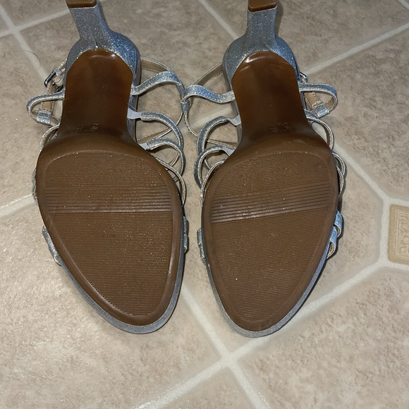 Naturalizer Heels worn once 9.5 - Picture 6 of 6